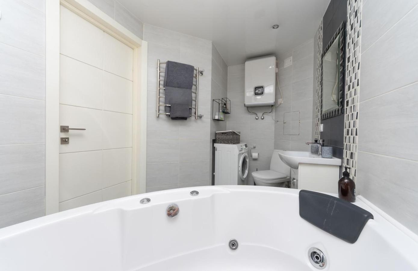 Flat24 On Lesi Ukrainki 3 Apartment Kyiv Exterior photo